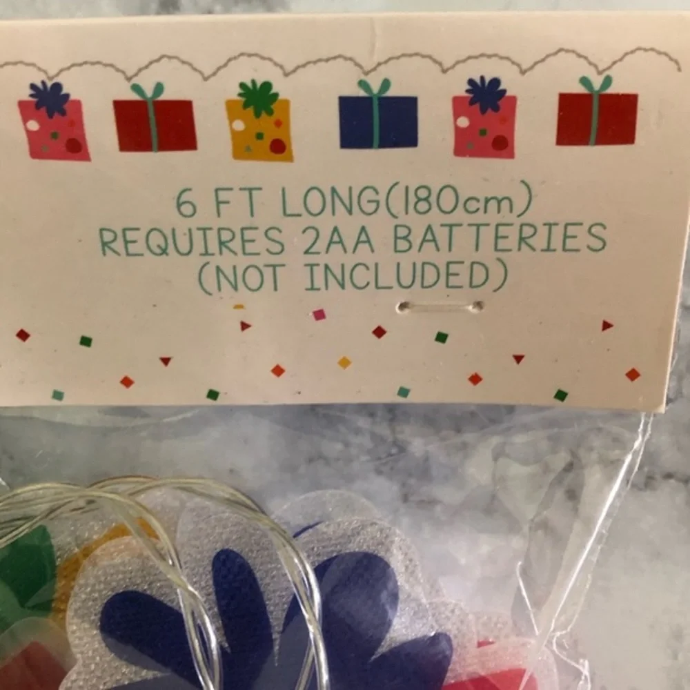 Party 🎉 string lights “HOORAY” and “🎁🎁🎁”